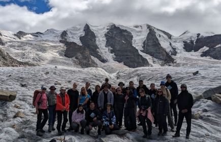 I partecipanti al campo giovani del Distretto 2000 di quest'anno sul ghiacciaio Pers.